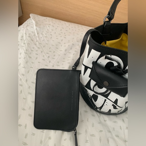 Marc Jacobs PVC bucket bag - Picture 2 of 5